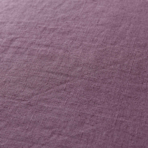 Kissenhülle Estoril Aubergine mit Garment-washed-Effekt | URBANARA