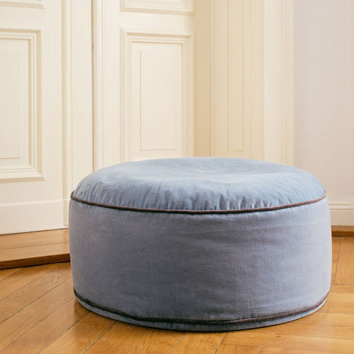 Samt-Pouf Deomali Blaugrau/Dunkelgrau - 75 x 25 cm | URBANARA