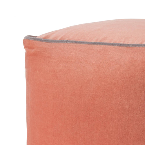 Samt-Pouf Godavari Papaya/Grau - 45 x 40 cm | URBANARA