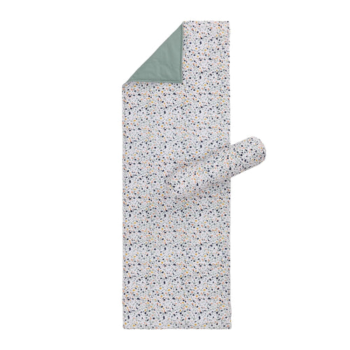 Strandmatte Visso Leuchtendes Senfgelb/Rosa/Helles Ozeangrün mit Terrazzo-Design - 65 x 190 cm | URBANARA